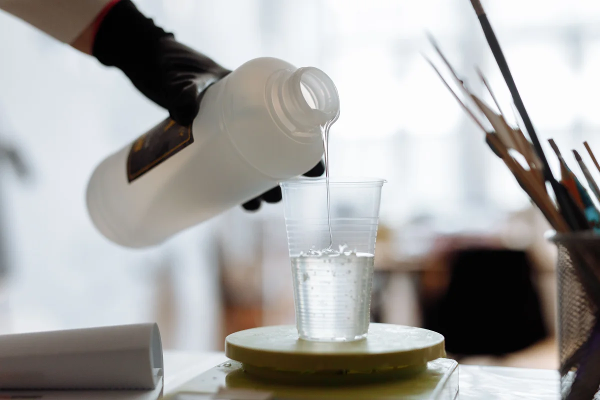 Resin Epoxy 1:1 apo 2:1? Çfarë do të thotë raporti i përzierjes?
