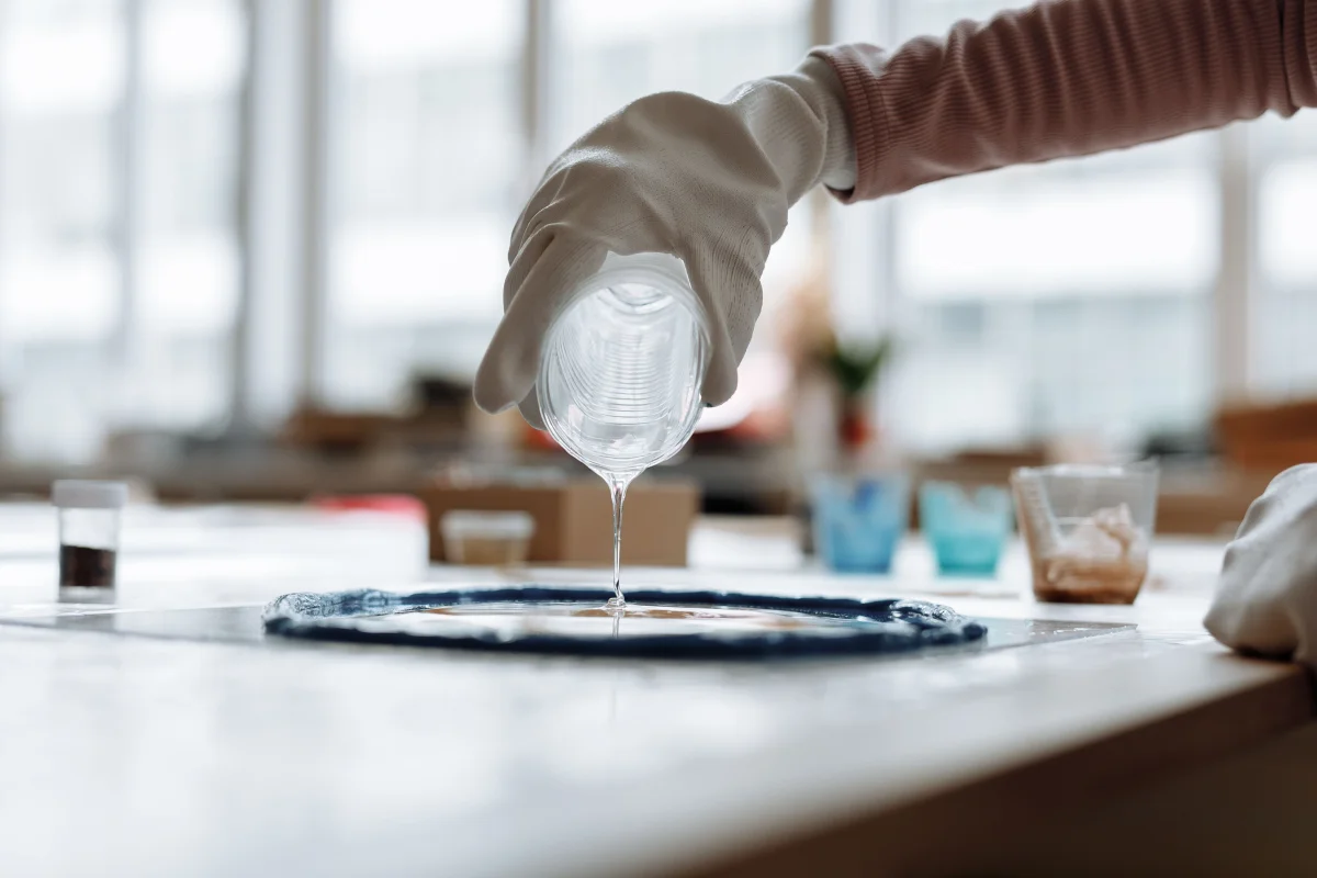 Sa kohë duhet të thahet resin epoxy dhe kur mund të përdoret?